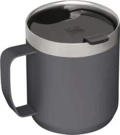 Thermosbeker Stanley The Legendary Camp Mug Charcoal 0,35L -Buitenkampeer Winkel 2 1069x1200 1