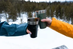 Thermosbeker Stanley The Stacking Beer Pint Charcoal 0,47L -Buitenkampeer Winkel 3 1200x800 1