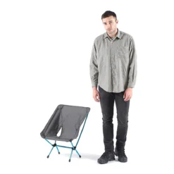 Campingstoel Helinox Chair Zero Grey -Buitenkampeer Winkel 4 chairzeroblackmale185cmmodelcut2 1200px2000x 1