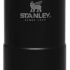 Thermosbeker Stanley Classic Trigger Action Mug 2.0 Matte Black 0,47L -Buitenkampeer Winkel Large JPG The20Classic20Trigger Action20Travel20Mug202012oz20 1