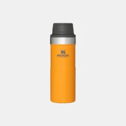 Thermosbeker Stanley The Trigger Action Travel Mug Saffron 0,35L -Buitenkampeer Winkel thermosbeker stanley the trigger action travel mug saffron 035l